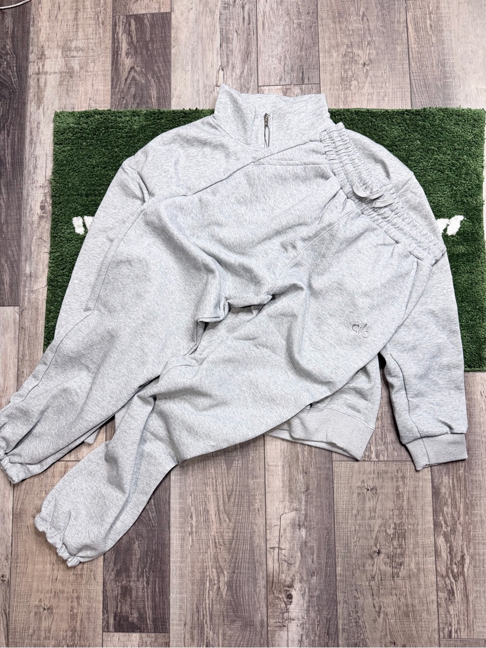 ALO Yoga Light Gray Half-Zip Sweatshirt and Jogger Set